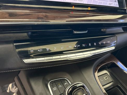 Used 2021 Cadillac Escalade Sport Platinum RWD image 59