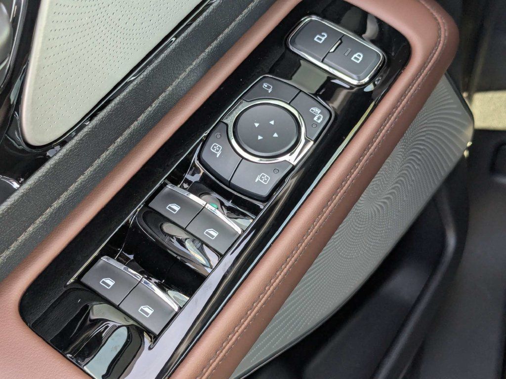Used 2025 Lincoln Aviator Reserve w/ Equipment Group 201A AWD/4WD image 29