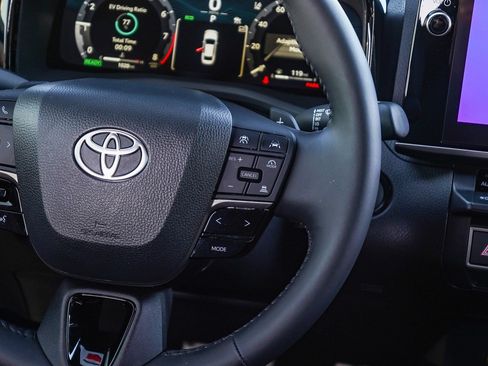 Used 2026 Toyota Camry XSE FWD image 18