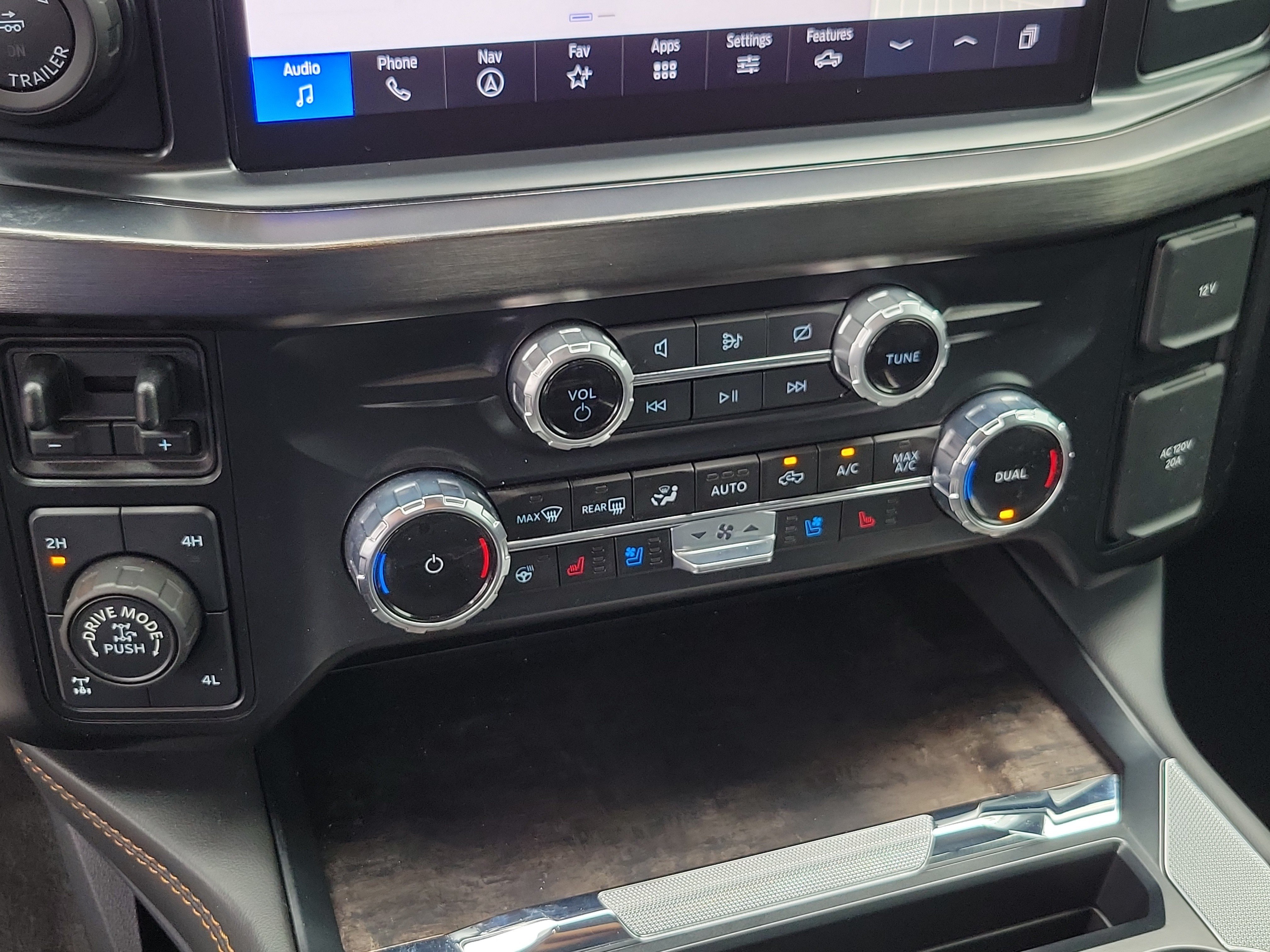 Used 2024 Ford F250 Lariat w/ Lariat Ultimate Package AWD/4WD image 14