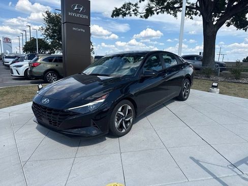 Used 2023 Hyundai Elantra SEL w/ Convenience Package FWD image 5