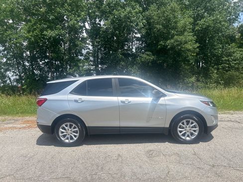Used 2021 Chevrolet Equinox LS FWD image 6