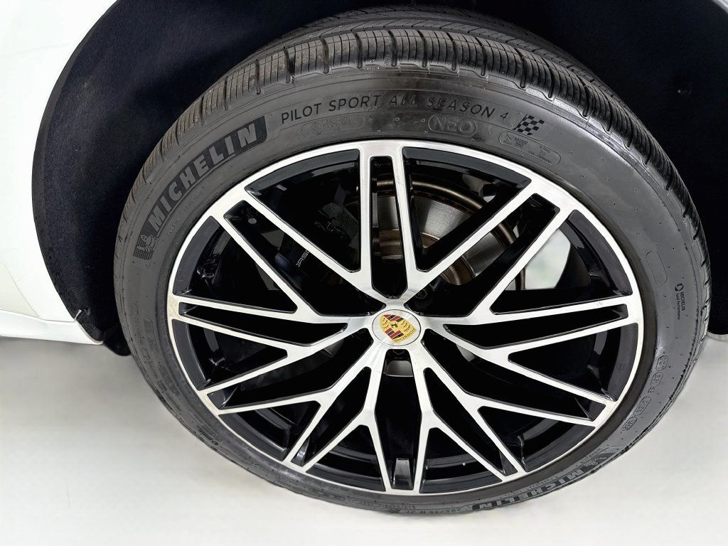 Used 2023 Porsche Macan AWD/4WD image 30