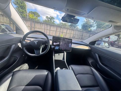 Used 2018 Tesla Model 3 Long Range RWD image 2