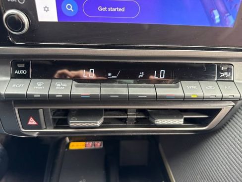 Used 2025 Toyota Camry SE image 29