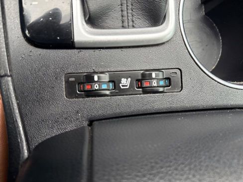Used 2017 Toyota Highlander Limited AWD/4WD image 28