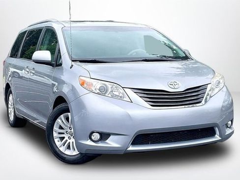 Used 2011 Toyota Sienna XLE FWD image 1