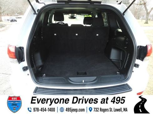 Used 2022 Jeep Grand Cherokee Laredo E AWD/4WD image 12