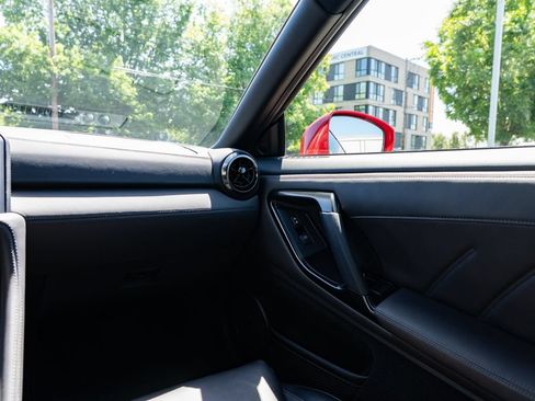 Used 2020 Nissan GT-R Premium w/ Premium Interior Package AWD/4WD image 11