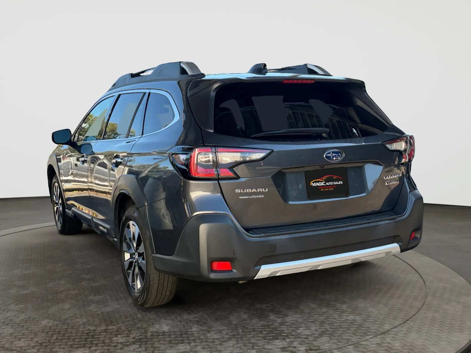 Used 2023 Subaru Outback Touring AWD/4WD image 8