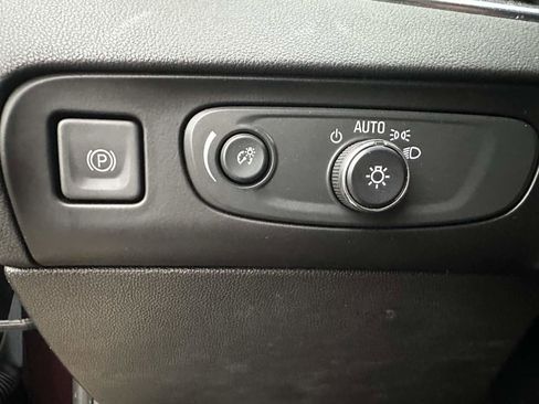 Used 2018 Buick Enclave Essence image 26