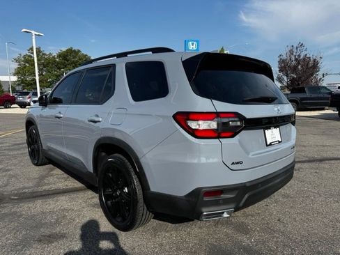 Used 2025 Honda Pilot Black Edition image 7
