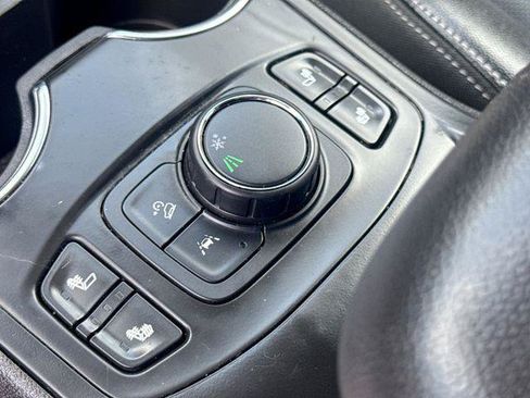 Used 2024 GMC Terrain SLT FWD image 24