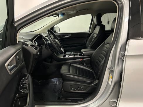 Used 2019 Ford Edge SEL w/ Equipment Group 201A image 3