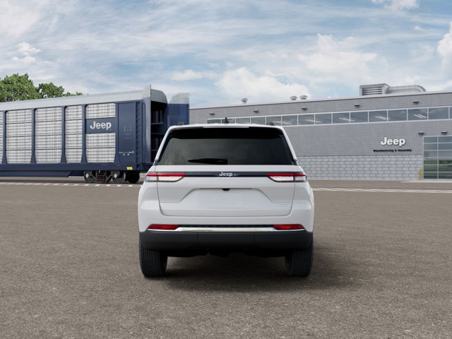 New 2027 Jeep Grand Cherokee Laredo RWD image 7