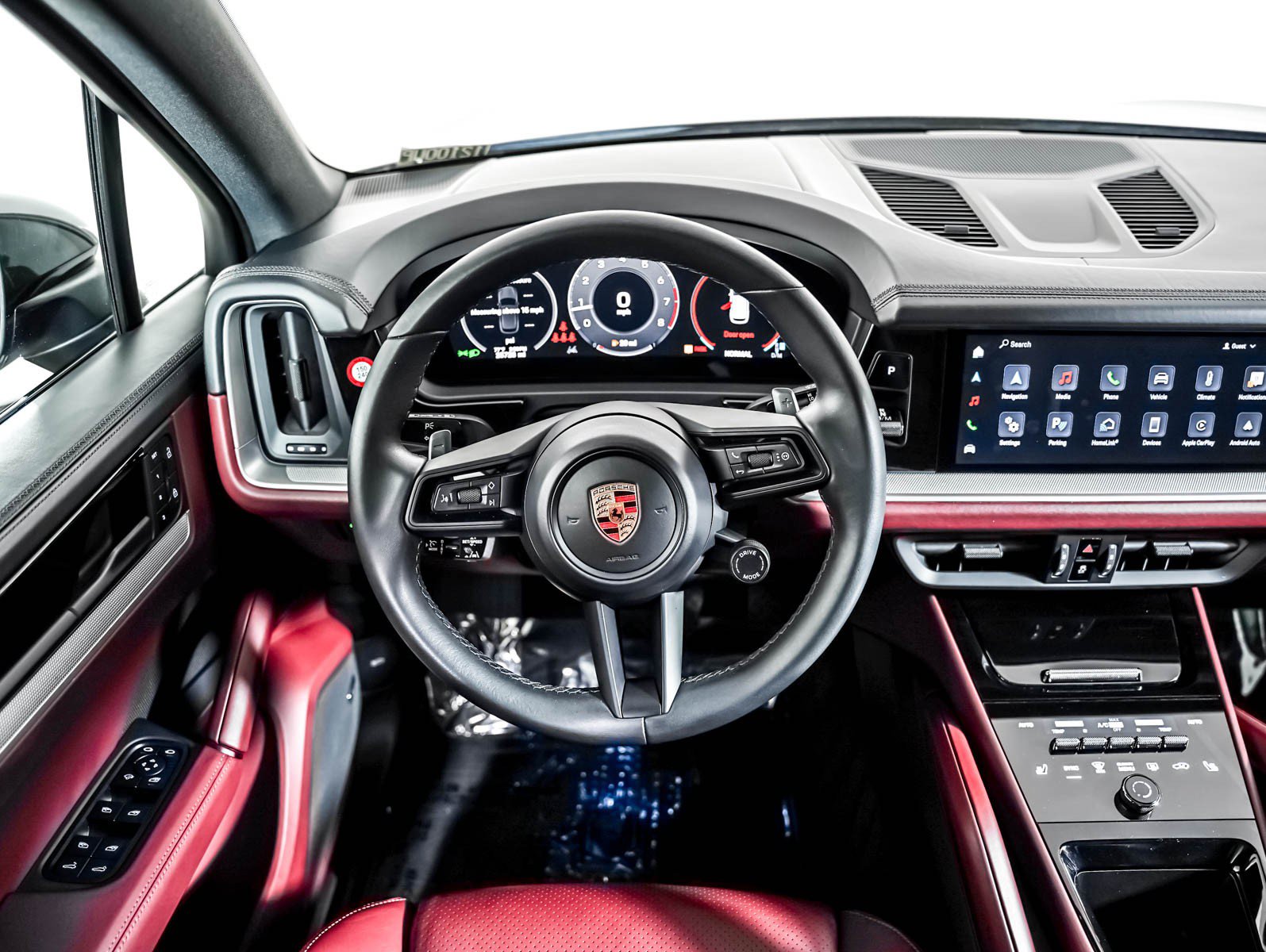Certified 2024 Porsche Cayenne AWD/4WD image 16