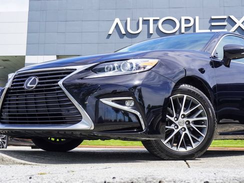 Used 2018 Lexus ES 350 w/ Luxury Package w/Wood Trim FWD image 2