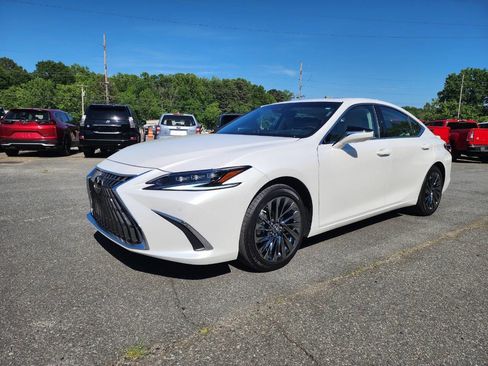 Used 2024 Lexus ES 300h Ultra Luxury w/ Accessory Package (Z2) FWD image 2
