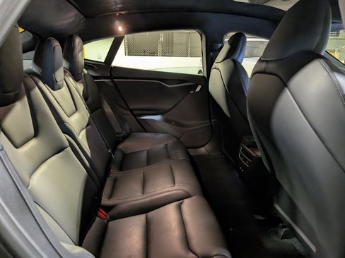 Used 2020 Tesla Model S Long Range Plus image 23