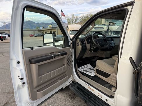 Used 2008 Ford F550 4x4 Regular Cab Super Duty image 10