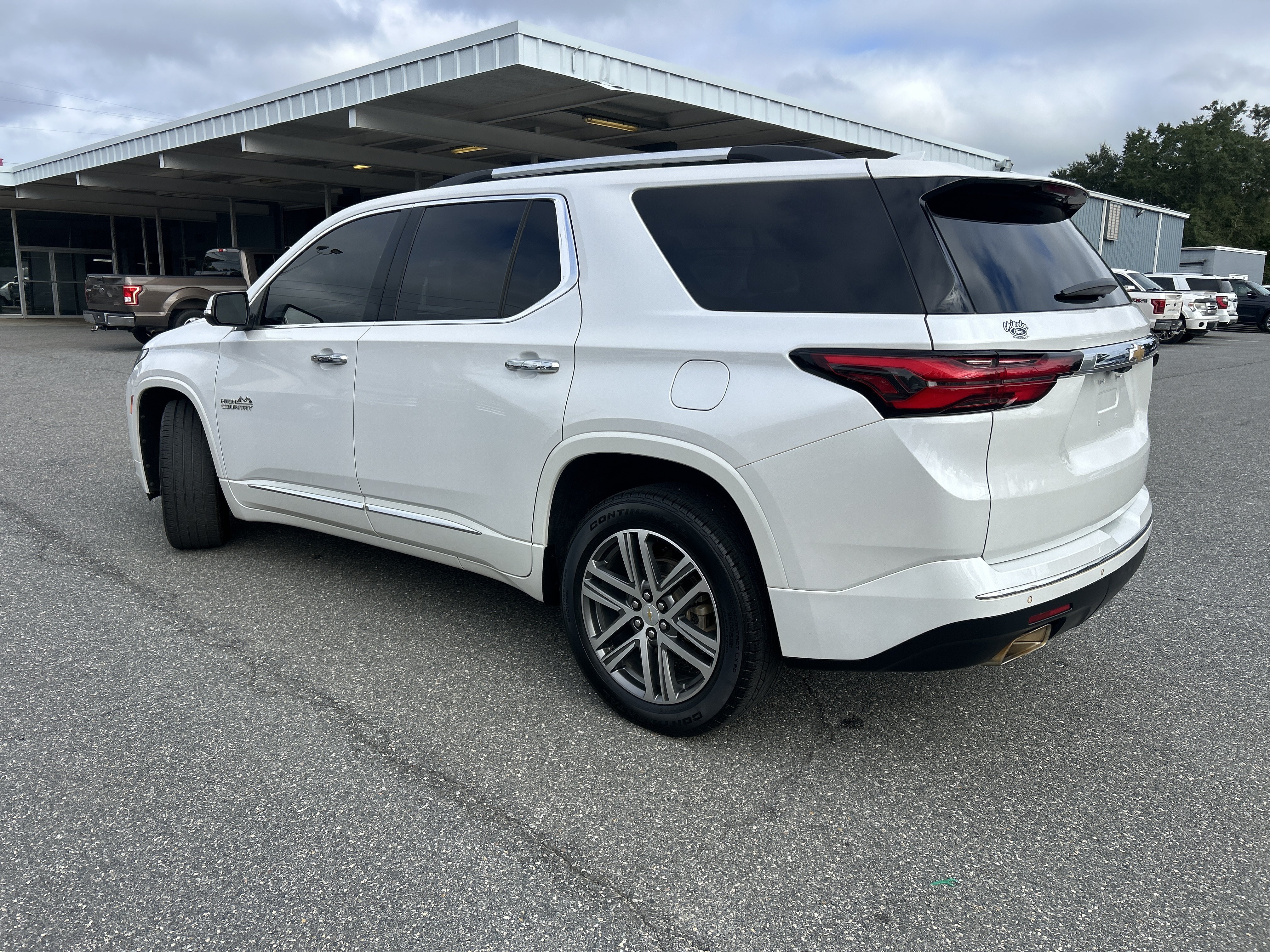 Used 2023 Chevrolet Traverse High Country w/ LPO, Floor Liner Package AWD/4WD image 5