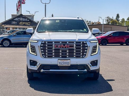 Used 2025 GMC Yukon Denali w/ Sun & Power Step Package AWD/4WD image 6
