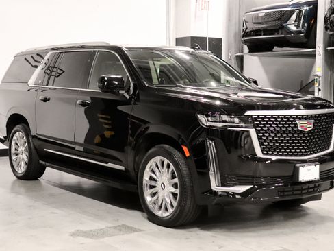Used 2023 Cadillac Escalade ESV Premium Luxury AWD/4WD image 7