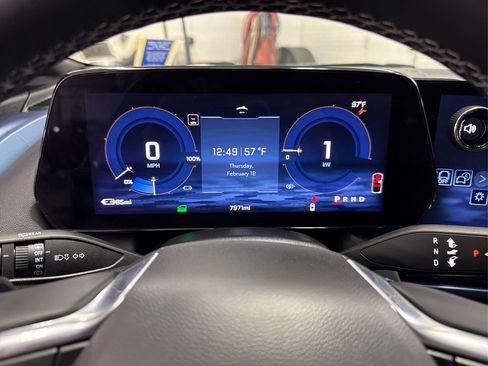 Used 2025 Chevrolet Equinox EV LT image 23