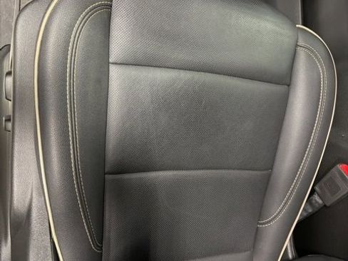 Used 2024 GMC Yukon SLT w/ SLT Luxury Package image 11