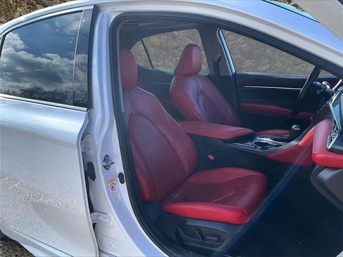 Used 2019 Toyota Camry XSE image 7