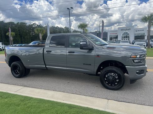 New 2026 RAM 3500 Big Horn AWD/4WD image 3
