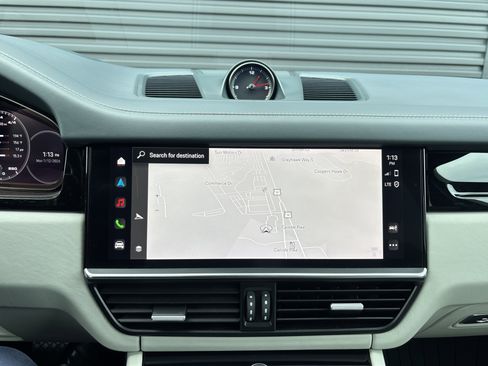 Used 2022 Porsche Cayenne image 18