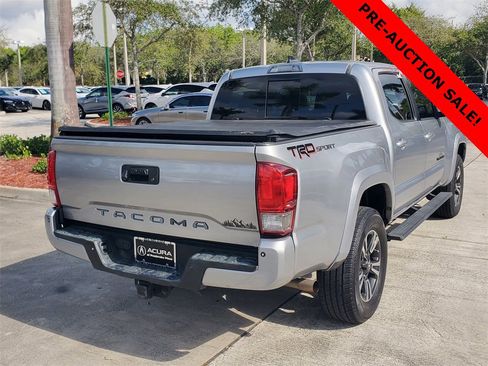 Used 2017 Toyota Tacoma TRD Sport image 7