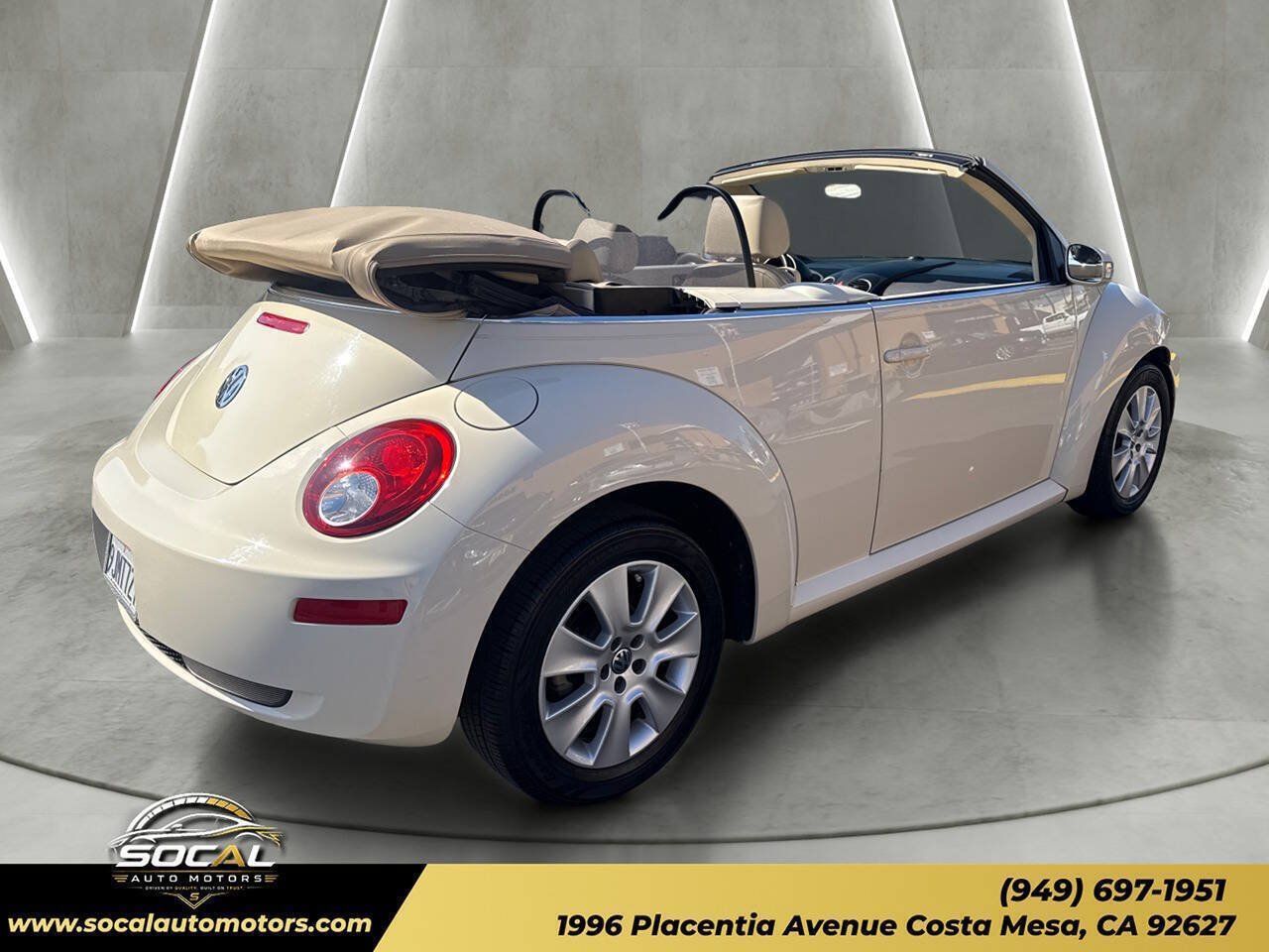 Used 2010 Volkswagen Beetle Convertible FWD image 5