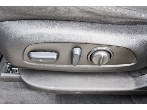 Used 2024 Chevrolet Traverse LT image 27