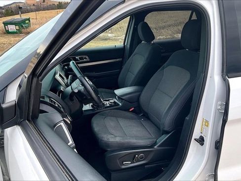 Used 2018 Ford Explorer XLT image 20