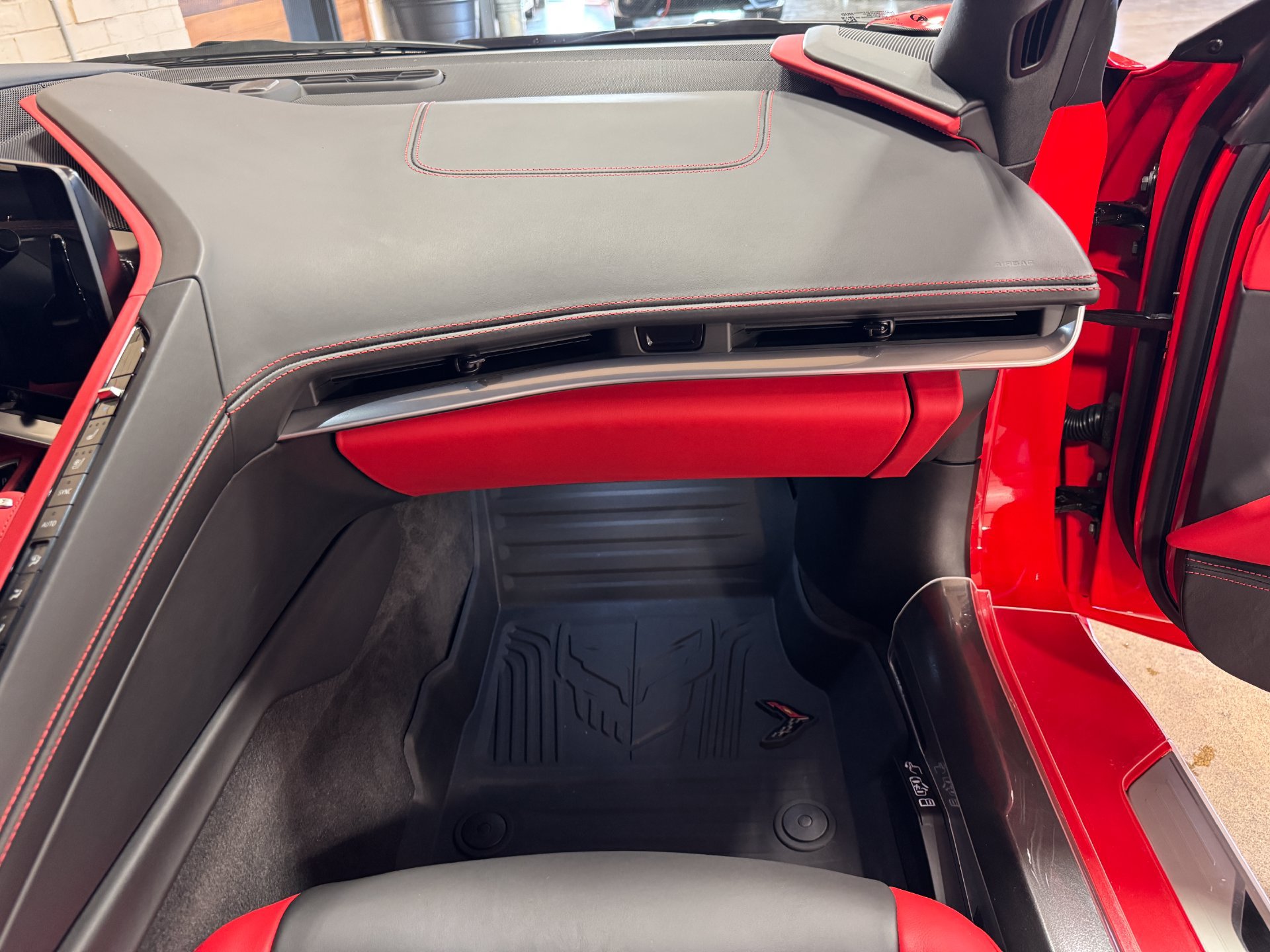 Used 2025 Chevrolet Corvette Stingray Premium Cpe w/ Z51 Performance Package RWD image 45