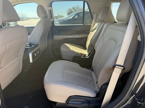 Used 2024 Ford Expedition Limited image 16