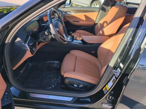 Certified 2023 BMW 530e w/ Convenience Package image 17