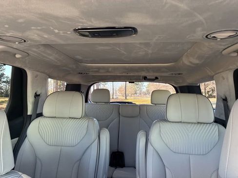 Used 2024 Hyundai Palisade Calligraphy image 35