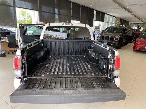 Used 2021 Toyota Tacoma TRD Off-Road AWD/4WD image 35