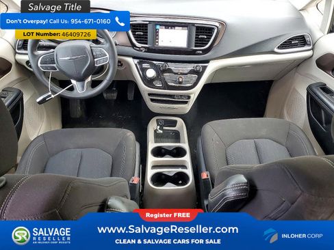 Used 2022 Chrysler Voyager LX image 11