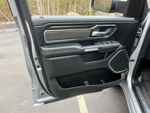 Used 2022 RAM 1500 Laramie AWD/4WD image 11