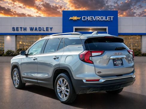 Used 2024 GMC Terrain SLT AWD/4WD image 5