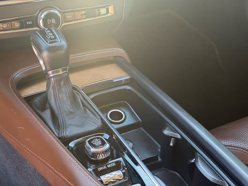 Used 2018 Volvo S90 T6 Inscription w/ Convenience Package image 33