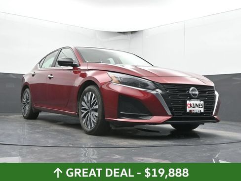 Used 2025 Nissan Altima 2.5 SV FWD image 48