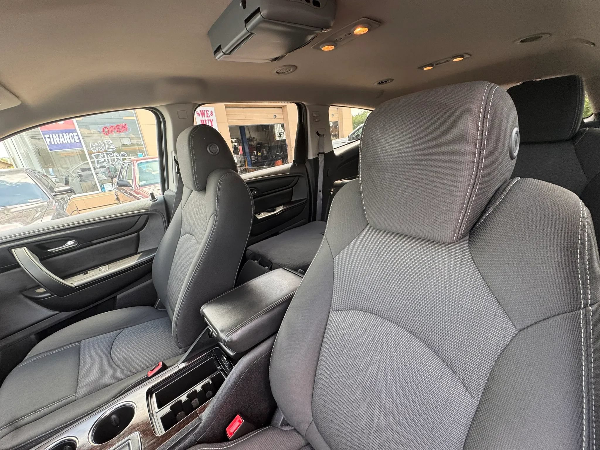Used 2015 Chevrolet Traverse LT w/ Style and Technology Package FWD image 12