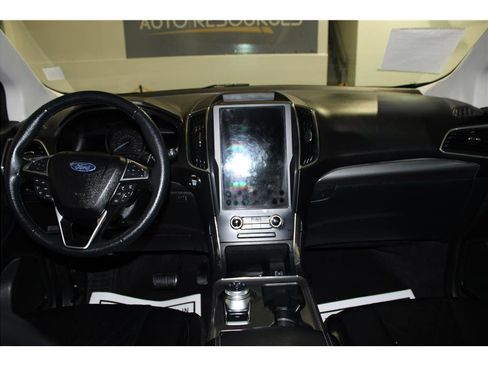 Used 2024 Ford Edge Titanium image 14