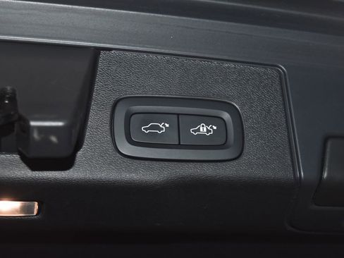 Used 2023 Volvo XC60 B5 Plus image 34