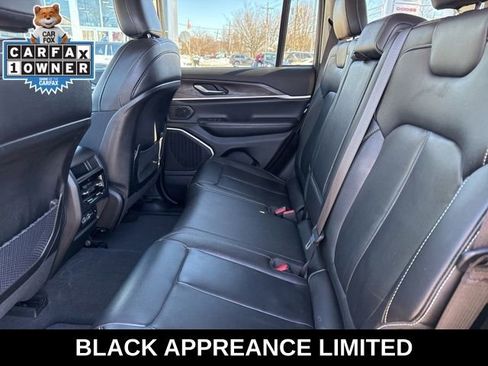 Used 2023 Jeep Grand Cherokee Limited w/ Black Appearance Package image 19